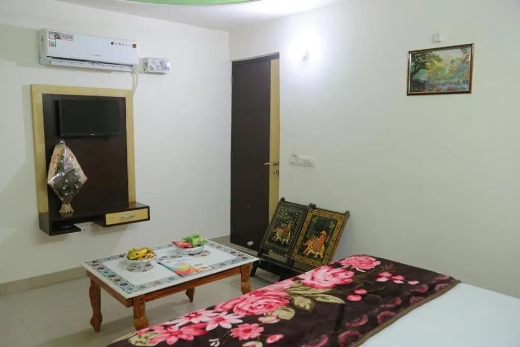 Hotel Blue Ray Family Guest House Nagla Dhimar 3*,
